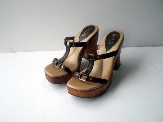 mia wood sandals