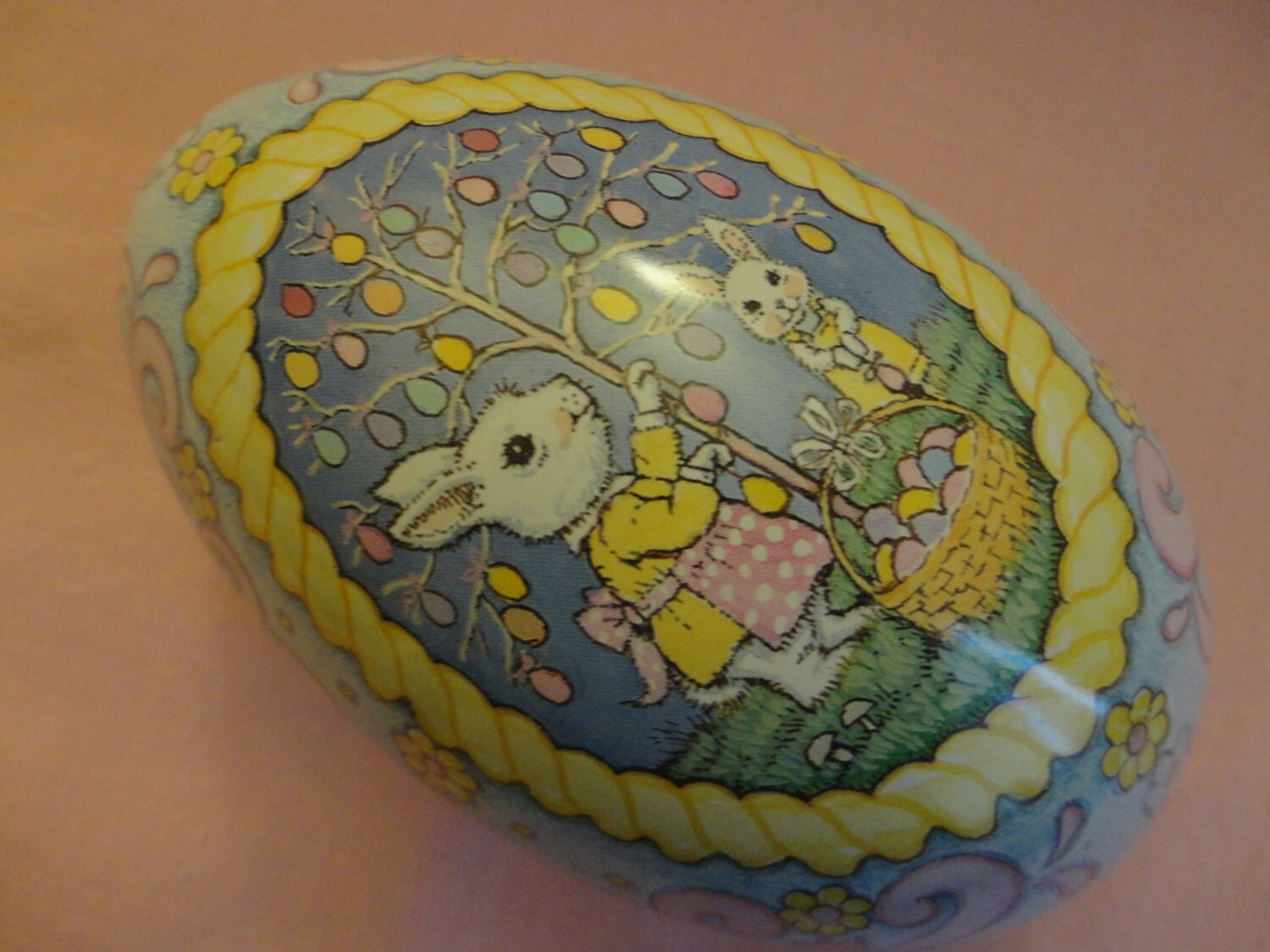 VINTAGE EASTER Egg metal comes apart in by CountryCoveCreations