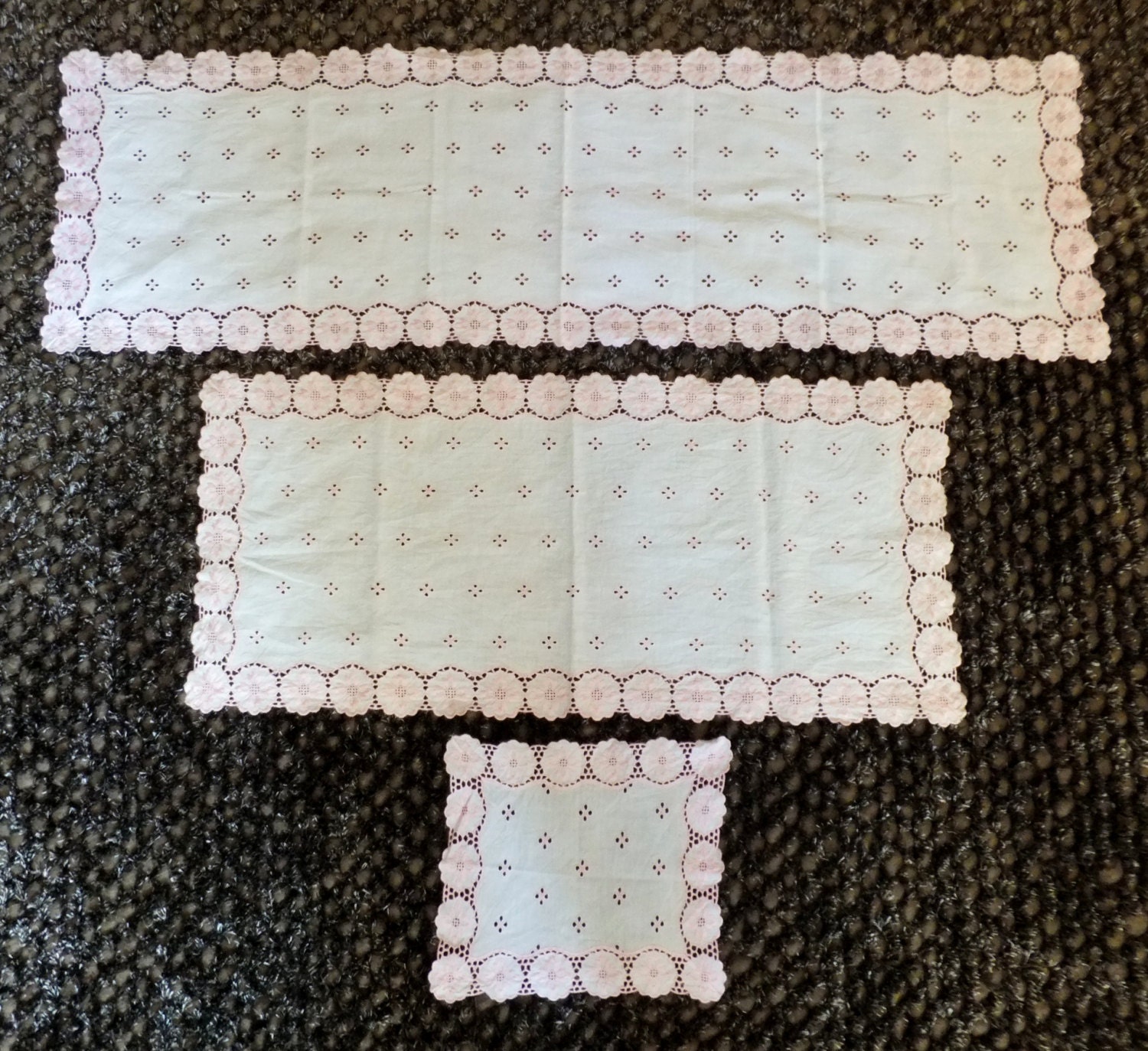 Vintage Linen Dresser Scarf Set Three Pieces by juliegalbraith