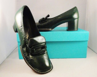 Vintage Shoes High Heel Shoes 60s Mad Men Green Patent Leather Pilgrim Buckle Handmade Mitten Construction Size 6 1/2 - 7