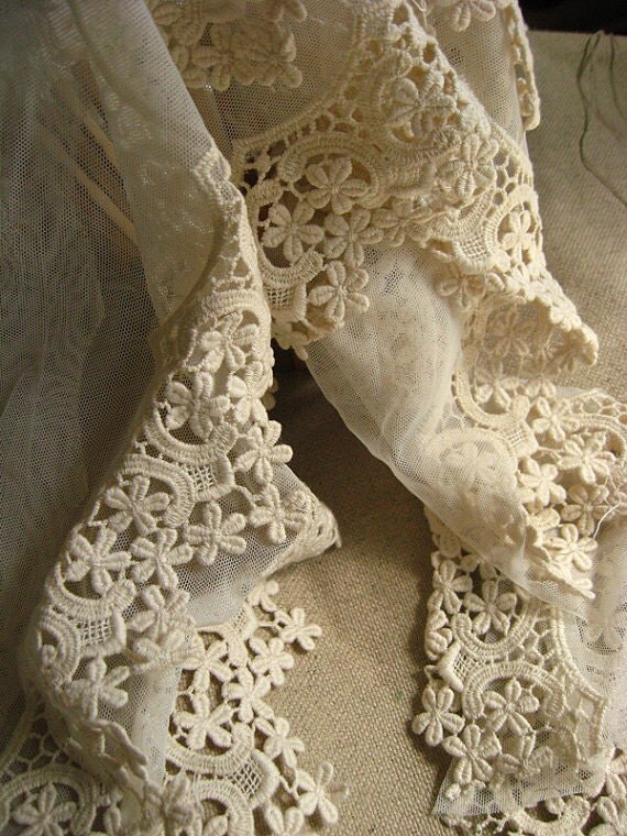 antique lace trim in beige vintage scalloped lace trim