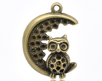 5 Bronze Owl in Moon Charms - Antique Bronze - 28x21mm - Ships IMMEDIATELY from California - BC137
