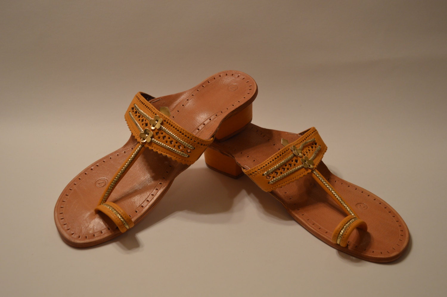 Pantoufle Chappals sandales indiennes fait main par TheBombayDepot