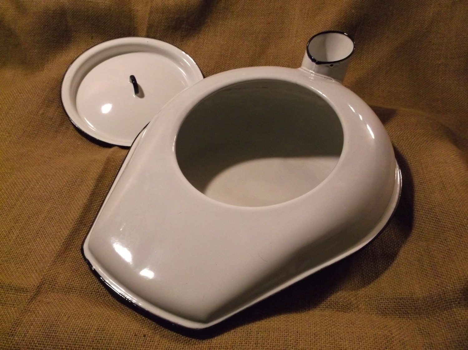 1950s Vintage Cesco Hospital Ware Enamelware Bed Pan with Lid