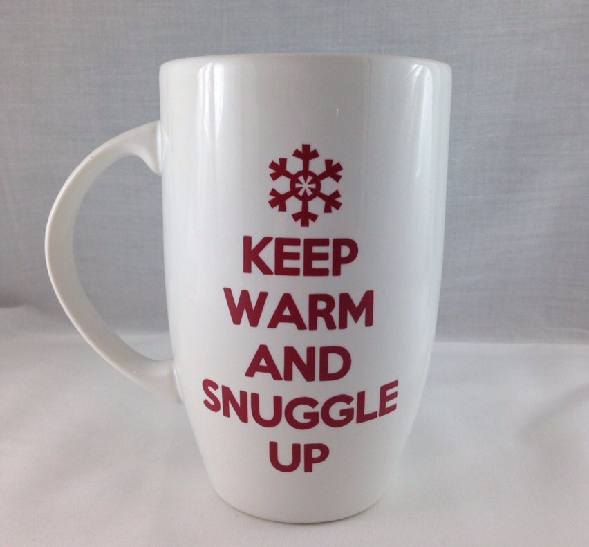 Keep warm. Keep warm and Snuggle up. Snuggle up its Cold outside Кружка. Keep warm logo.