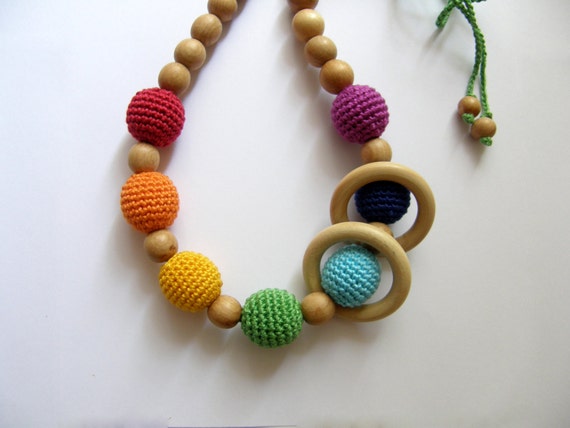 nursing necklace for distracted baby