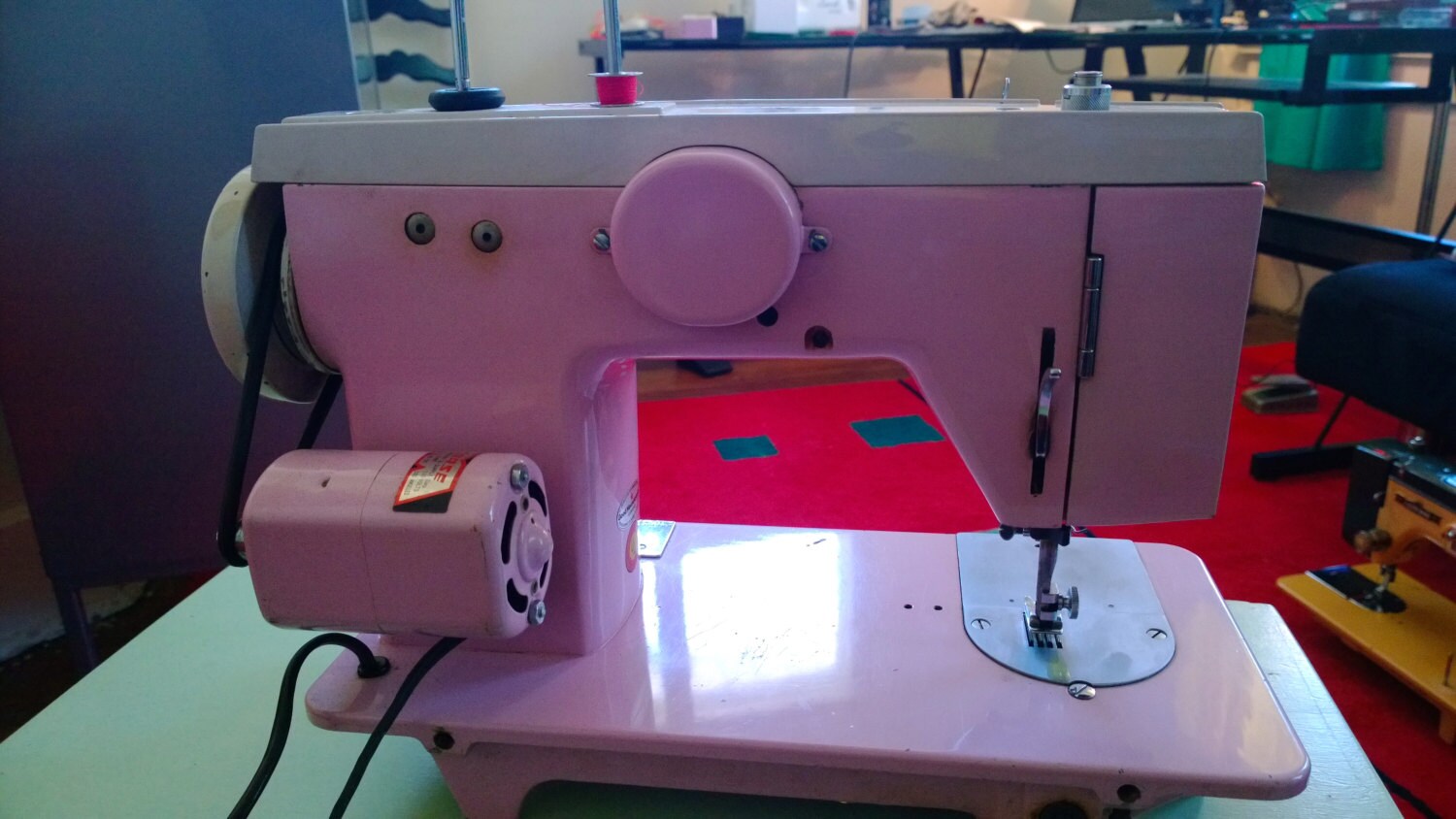 Bling Bling vintage 50's Original PINK sewing machine made