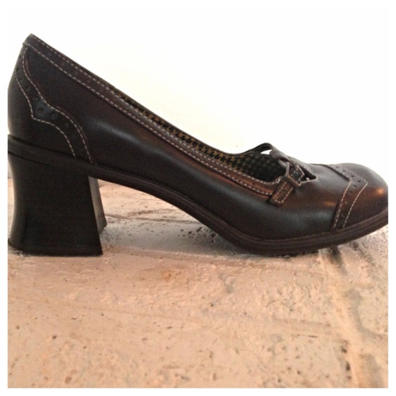 Vintage 90s brown chunky heel mary janes by MainCourseVintage
