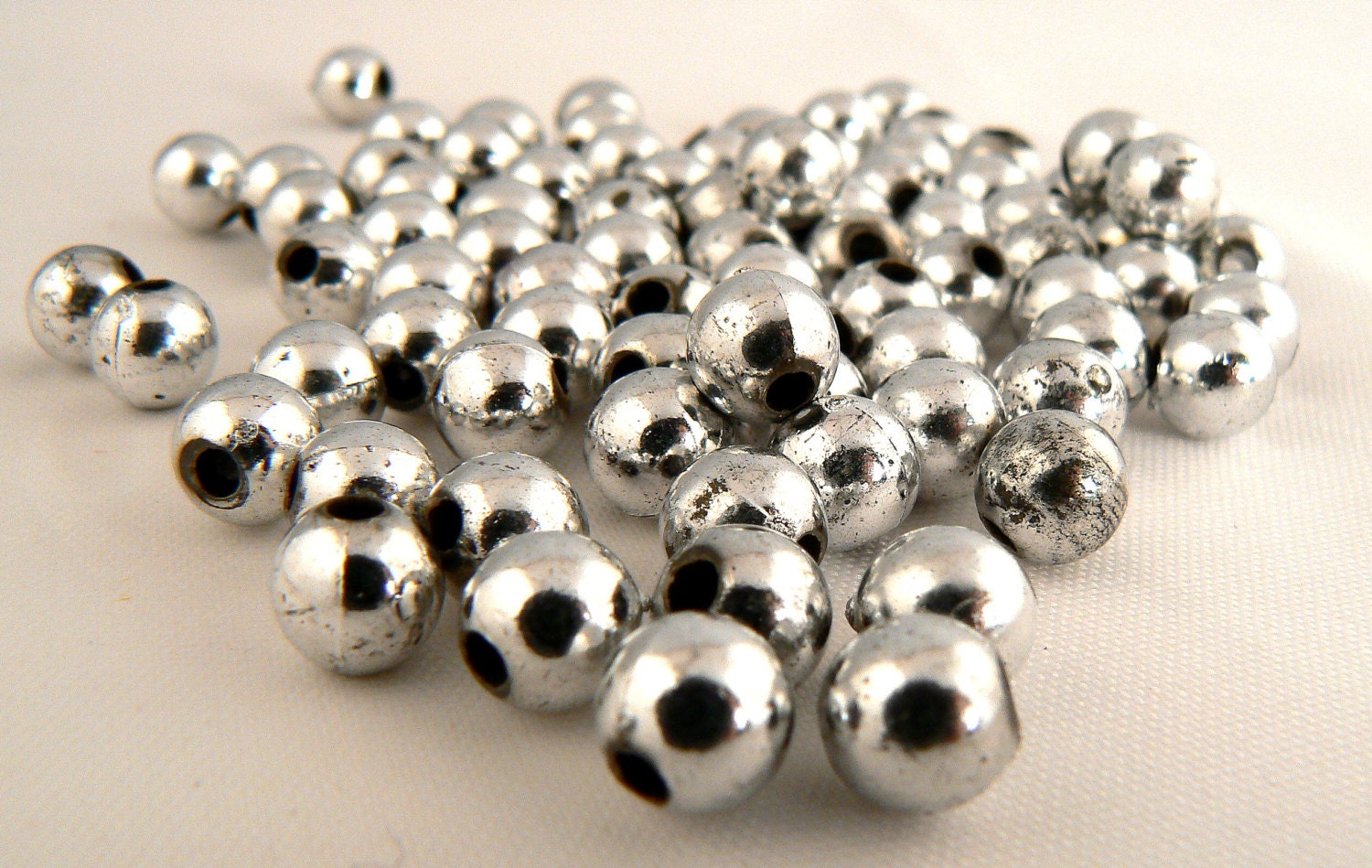 Rustic Shiny Silver Round Vintage Beads, 40 Lightweight Silver Plastic ...