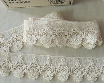 1 Yard Vintage style Cotton Crochet Lace Trim - lovely Flower #331