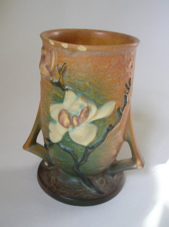 Items similar to Vintage Roseville Pottery USA 87-6 Magnolia Vase on Etsy