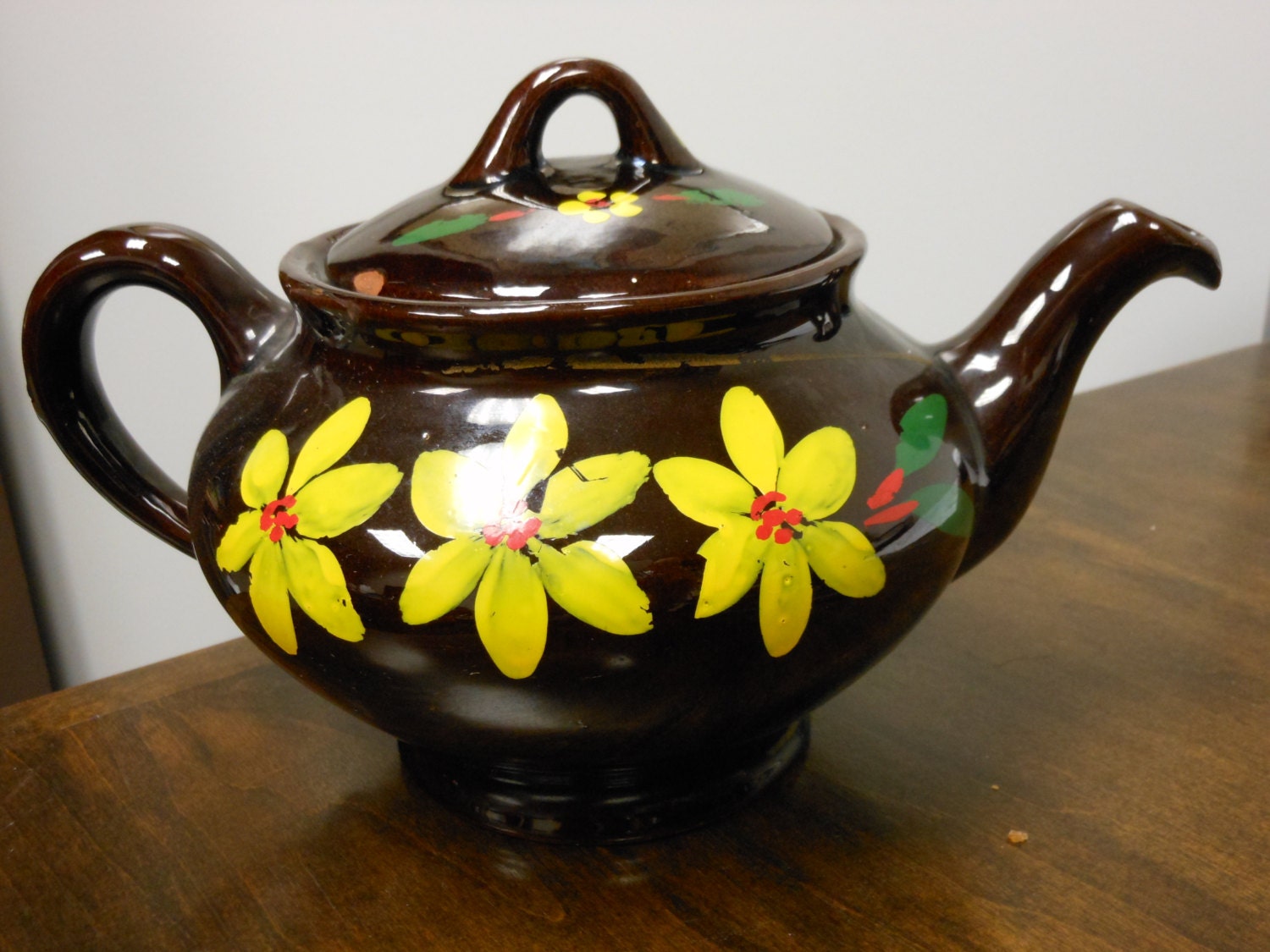 Royal Canadian Art Pottery TeapotRoyal Dripless by RandysGallery