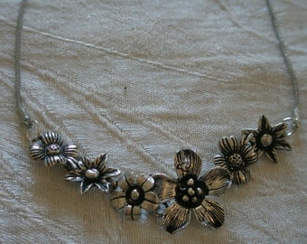 Necklace chain with metalwork flowers - adjustable