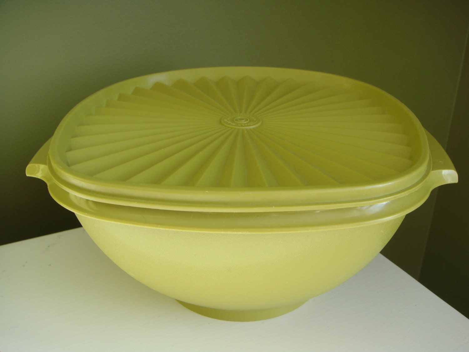 Vintage Tupperware Green Bowl w/ Lid Epsteam