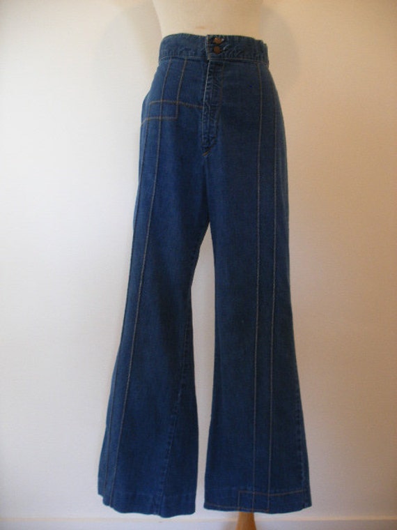 levi's bell bottom jeans