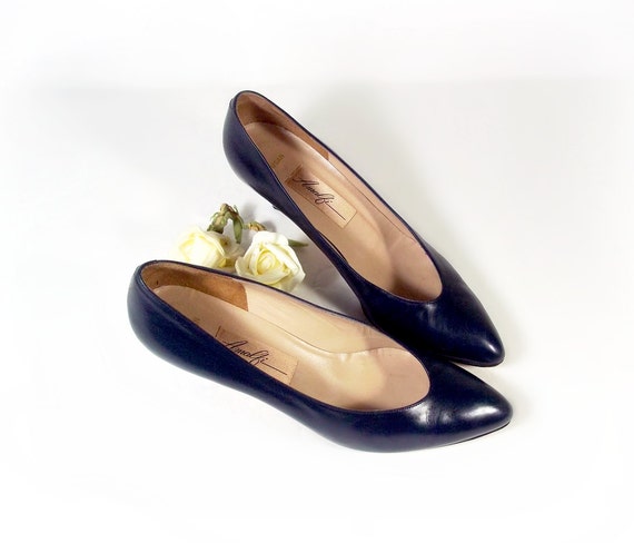 Vintage Amalfi Navy Blue Italian Leather Pumps by TheWhitePelican