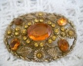 Vintage Brooch.Goldtone and amber stone.