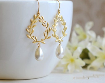 Bridal Earrings, Ivory Cream Pearl Gold Laurel Wreath Chandelier Earrings, Dangle Earrings, Wedding Jewelry, Leaf Earrings, Bridesmaid gift