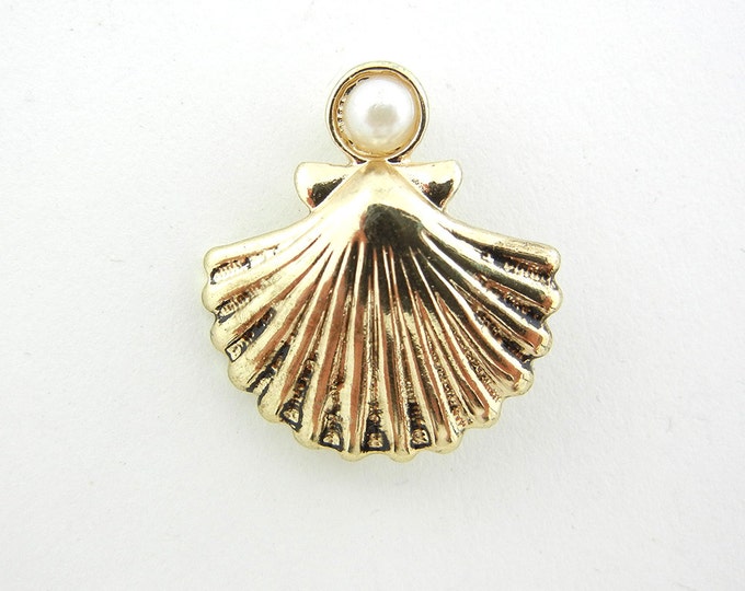 Small Double Link Shell with Antique Gold-tone Pearl Charm