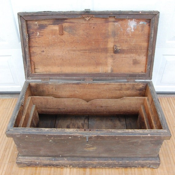 Vintage Rustic Wooden Carpenter Tool Chest Coffee Table with