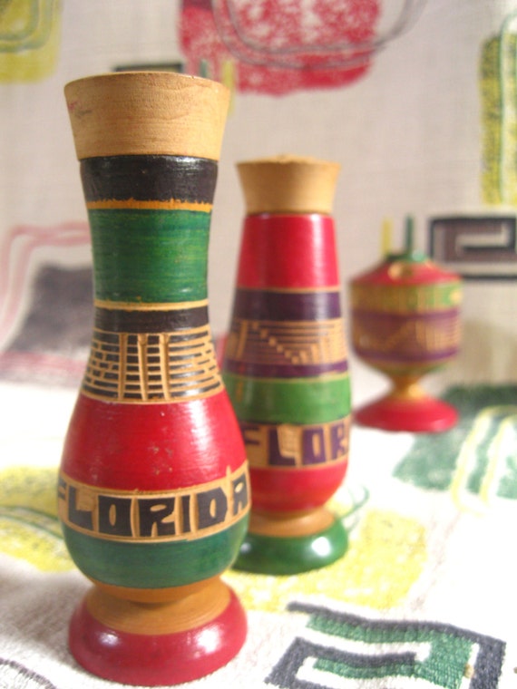 Vintage Florida souvenir salt and pepper shakers - 1950s carved wood made in Mexico