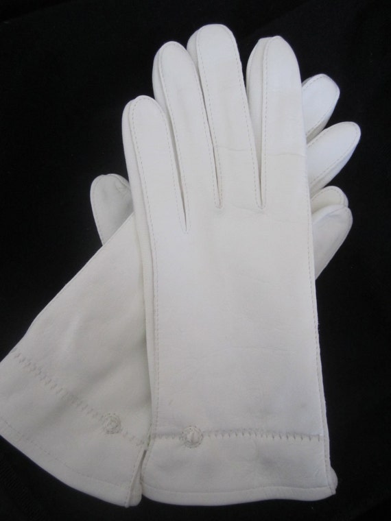 NEW White LEATHER Gloves sz 7 w knit sides for ease