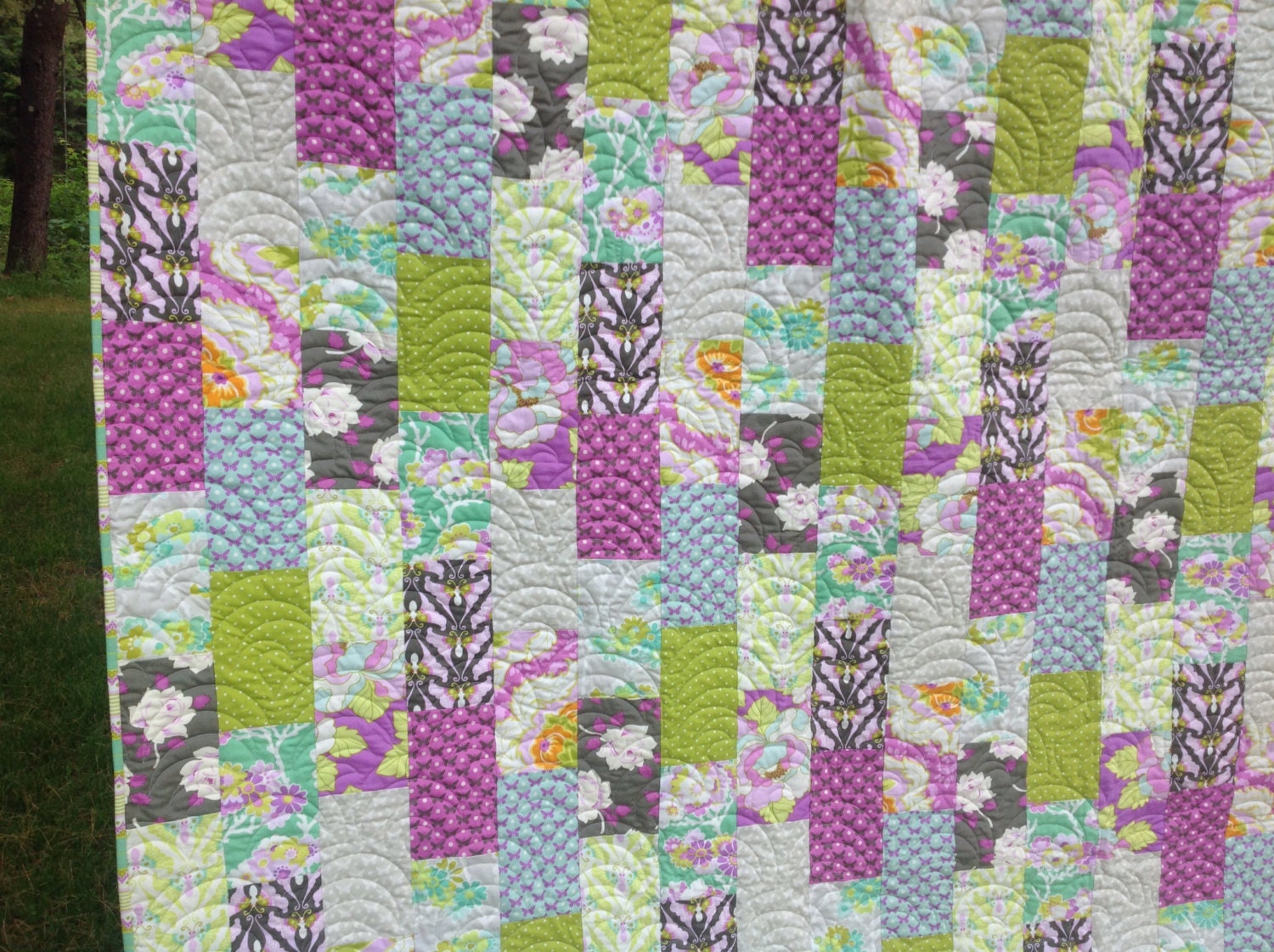 modern-queen-quilt-in-heather-bailey-lottie-da-fabric