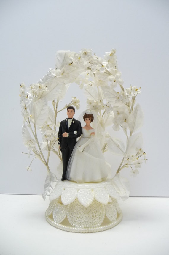 Vintage Wedding Cake Topper Bride And Groom Stand Heart