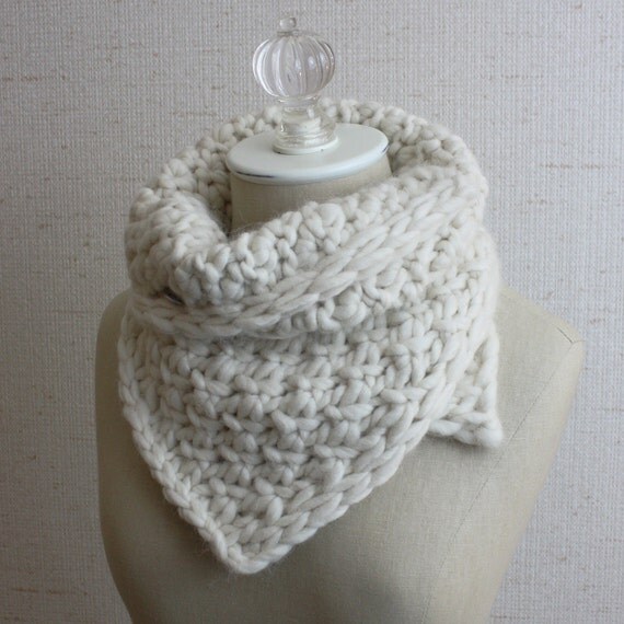 Knitting Pattern / Neckwarmer Cowl / Chunky Textured Twist Stitch Super Bulky...