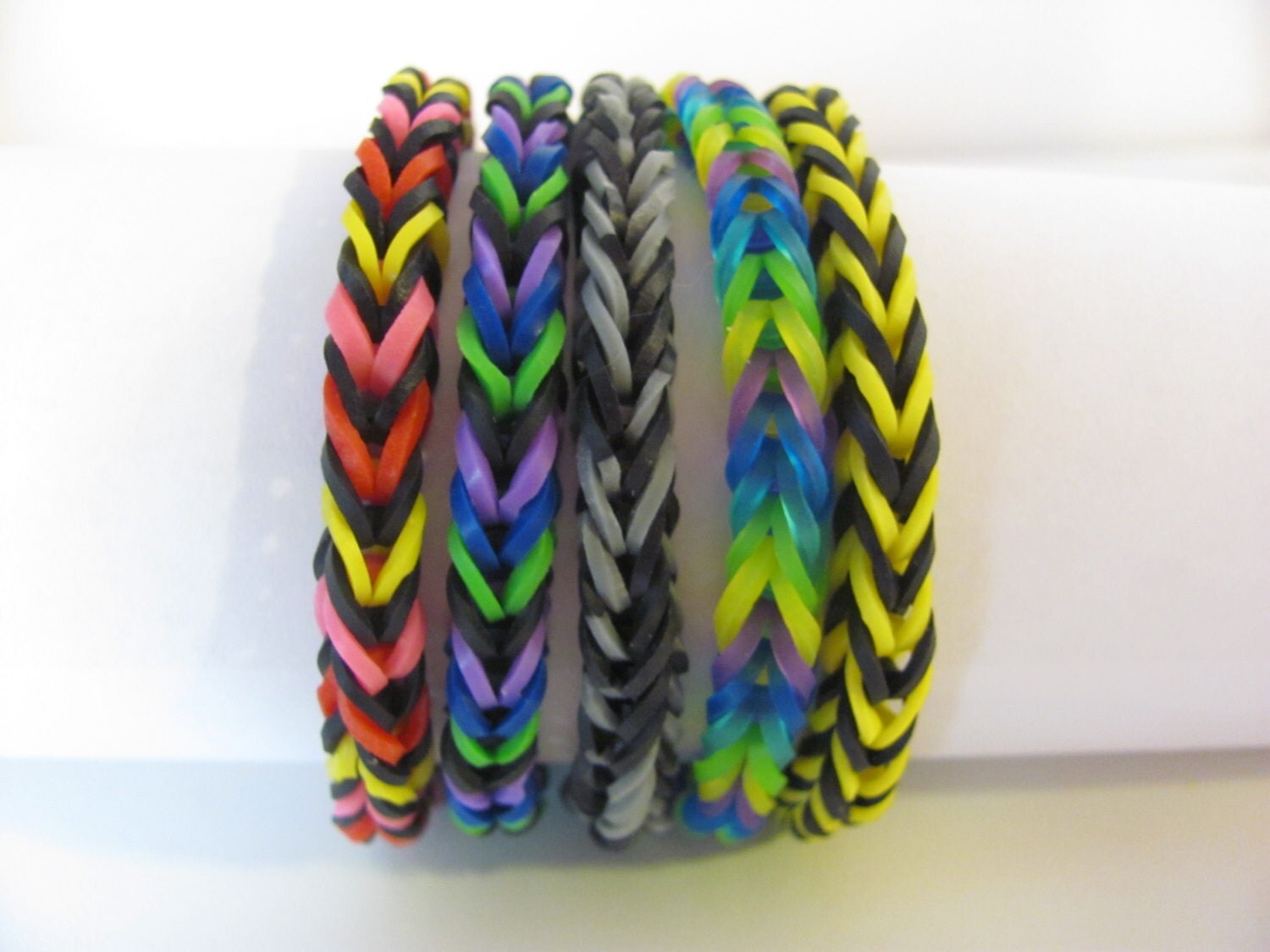 Rainbow Loom rubber band stretch bracelet fishtail pattern