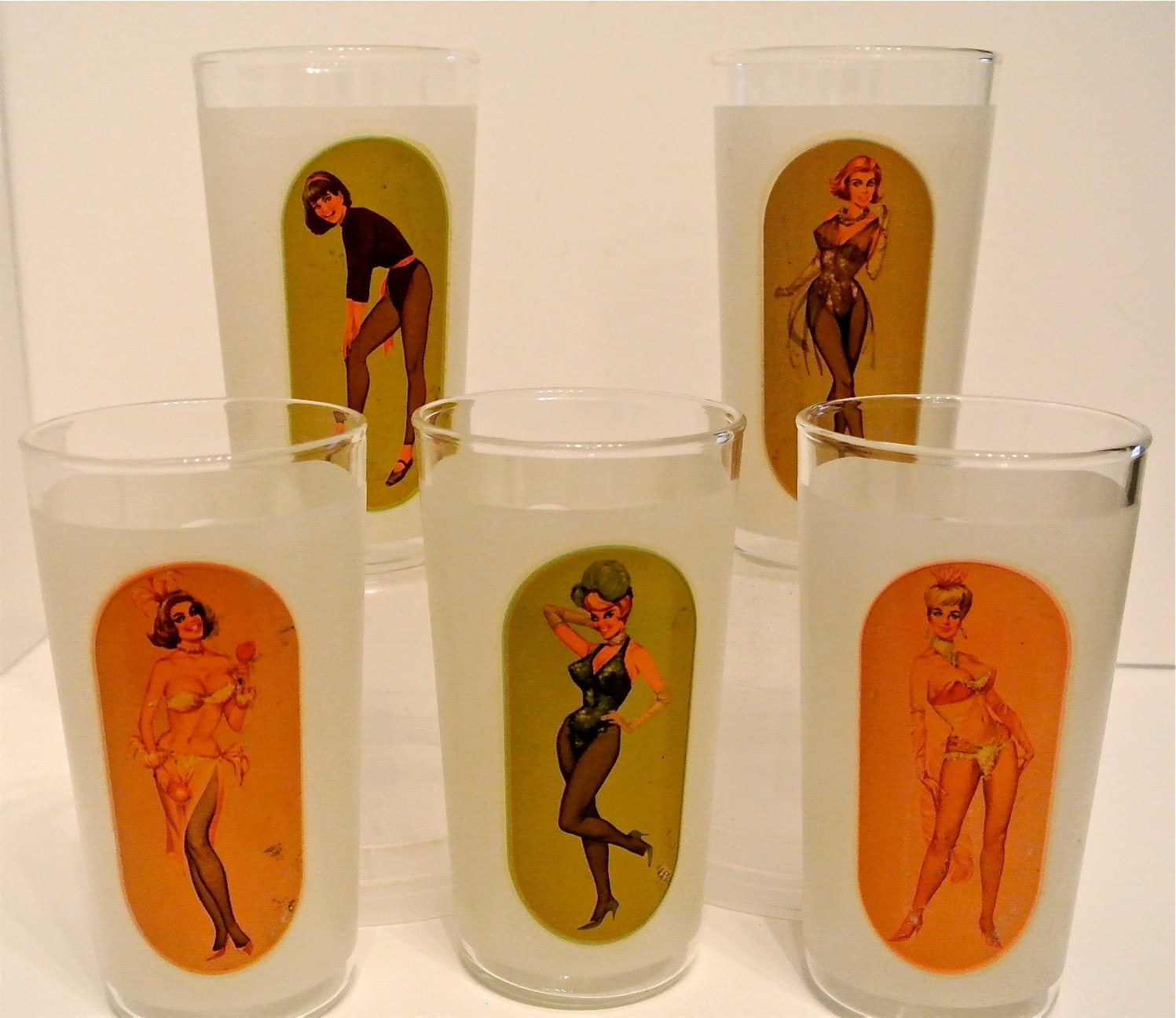 Pin Up Girl Key Hole Drinking Glasses Set
