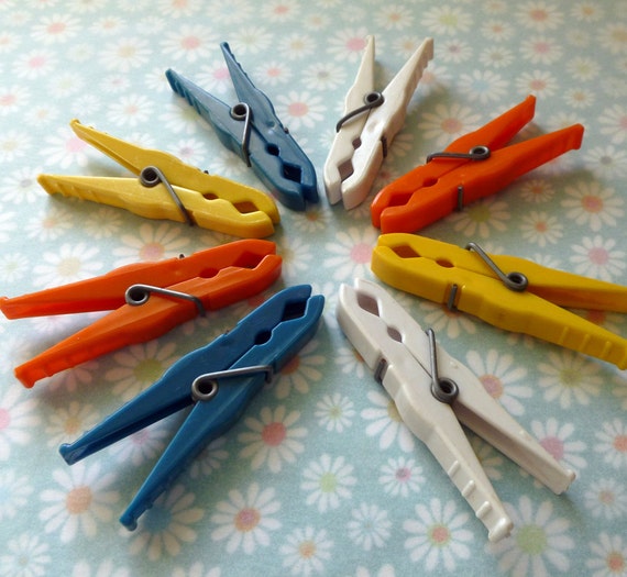 Vintage Plastic Clothespins by Paisleyana on Etsy