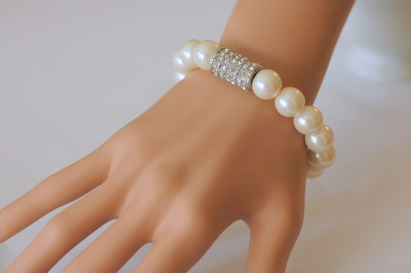 Bib bracelet Stretch Pearl Bracelet White Pearl by stylelovers