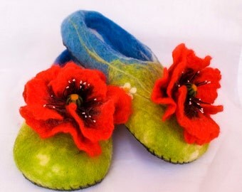 Felted wool slippers "Poppies"/summer/Camomile