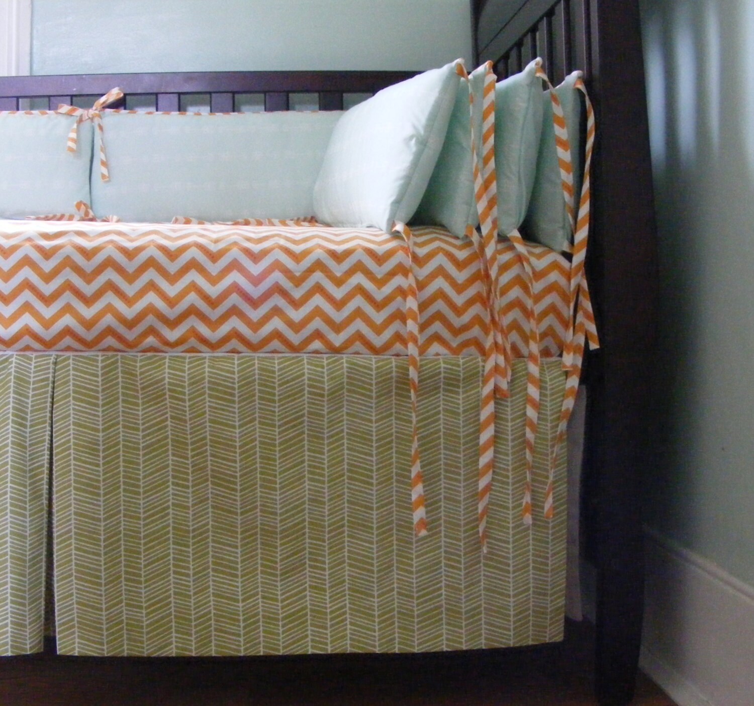 Premium Baby Bedding Crib Set Modern Herringbone / Arrows