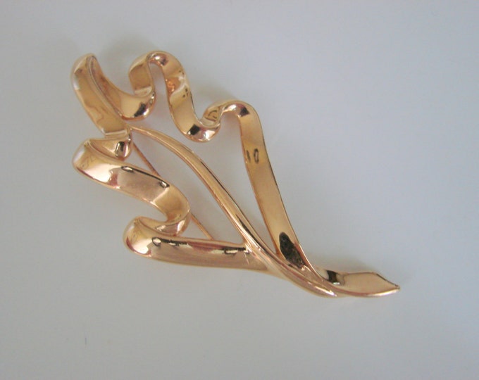 TRIFARI Goldtone Brooch / Leaf Motif / Designer Signed / Very Large / Vintage Jewelry / Jewellery
