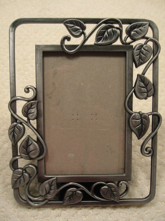 vintage attractive pewter picture frame 6 x 7