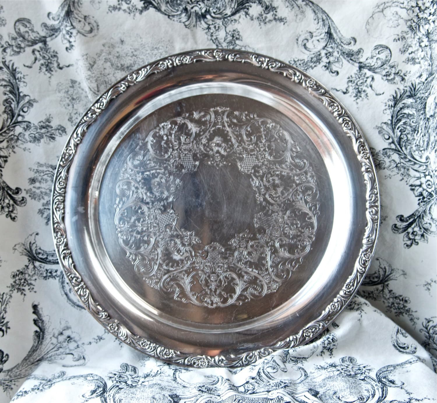 vintage-silver-plate-tray-round-wm-rogers-tray-571