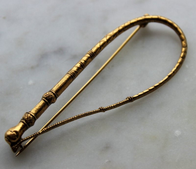 Vintage horse whip detailed equestrian collar/ stock pin