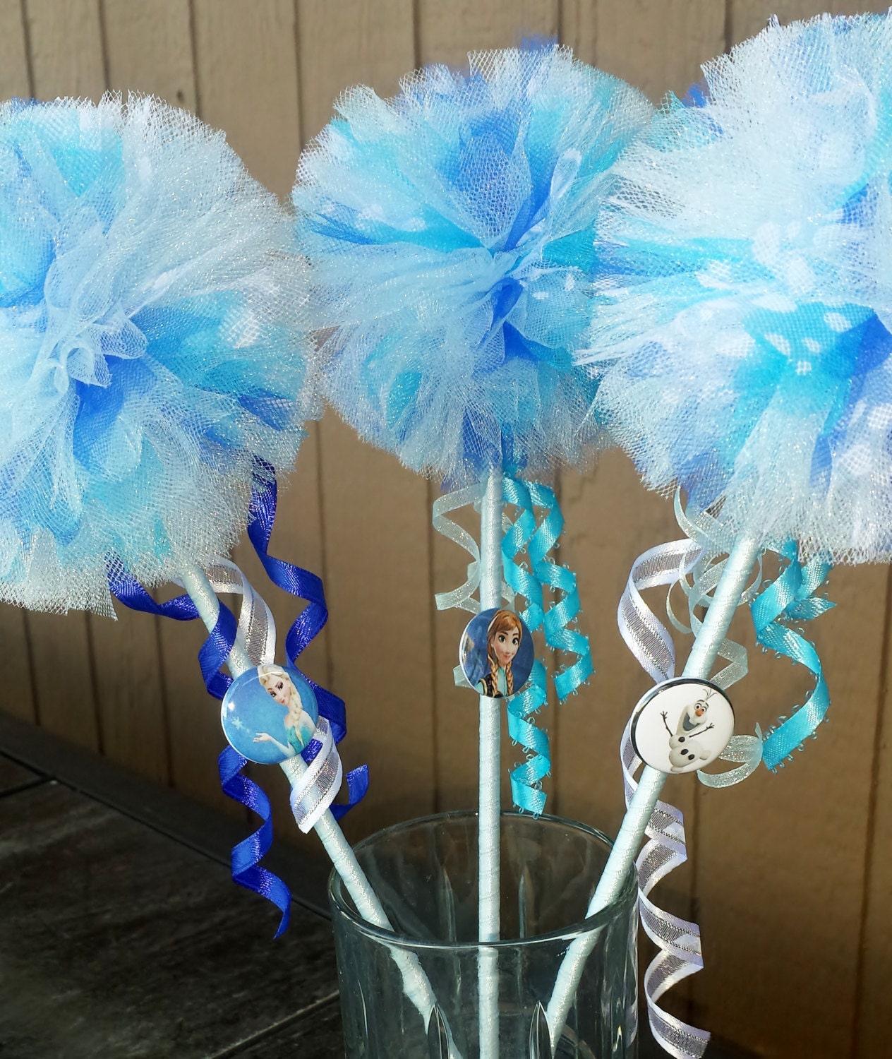 8 Frozen wands with Frozen character embellishment