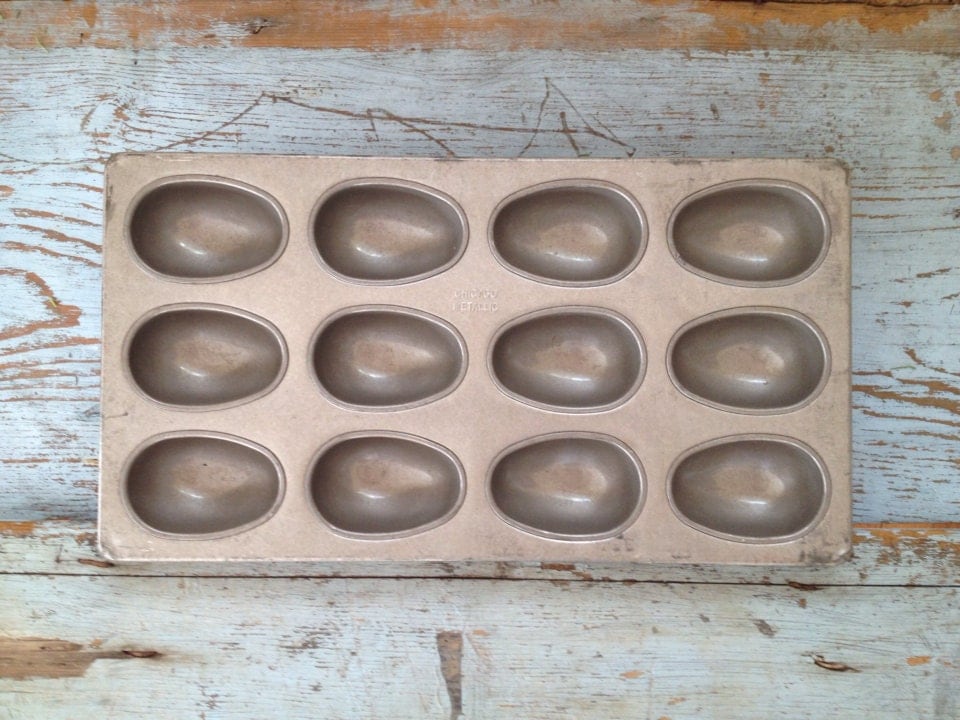 Chicago Metallic Egg Cake Pan