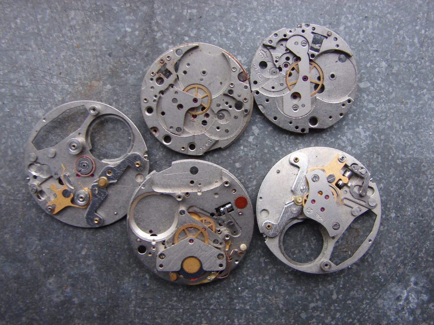 Set of 10 Vintage watch movements Featured by Tiktaktuk on Etsy