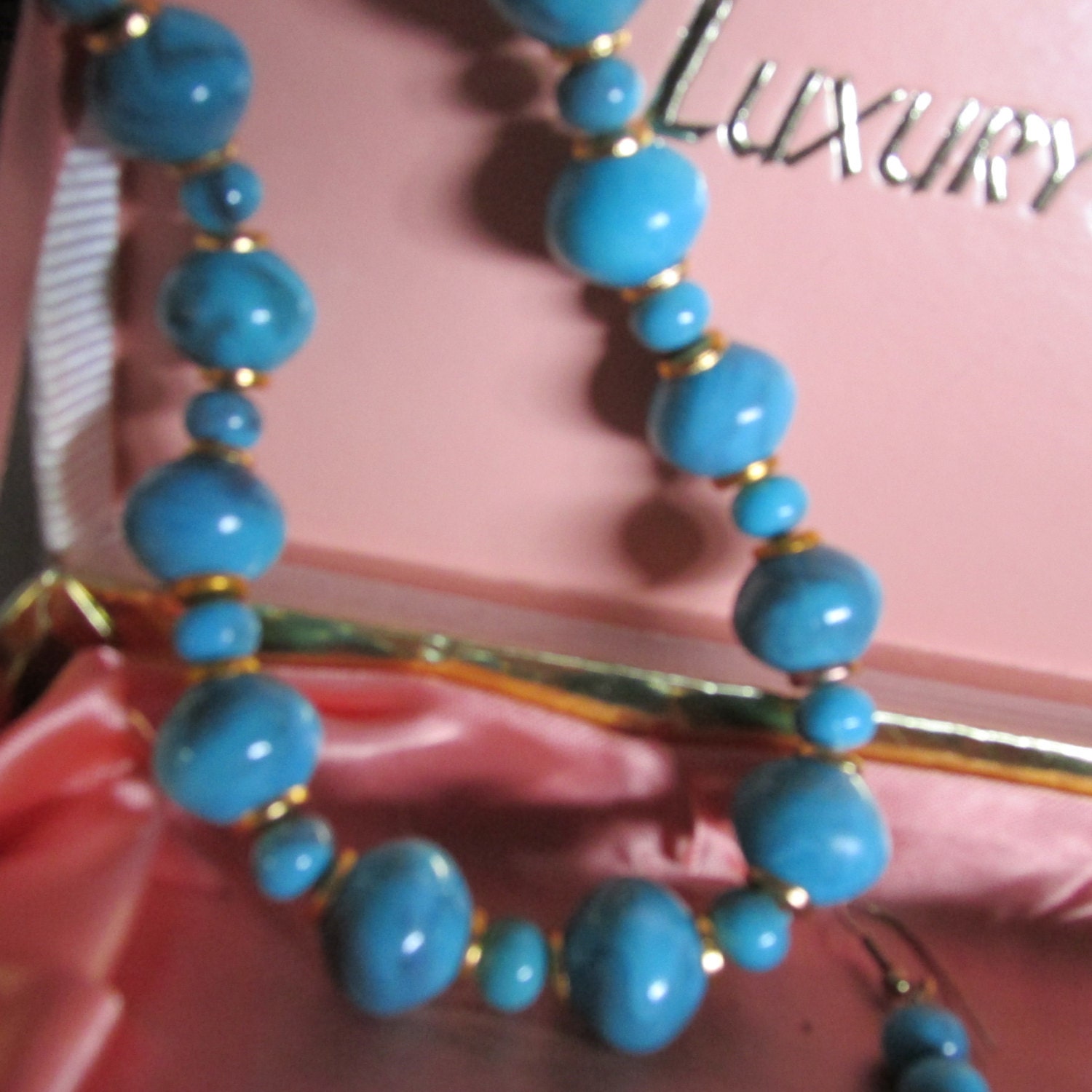 Viva Vintage Hollywood LUCITE JEWELRY SET in Box Necklace