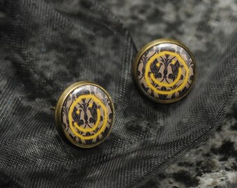 Sherlock earrings – bored smiley face – cosplay accessory – Sherlock fandom jewellery / jewelry