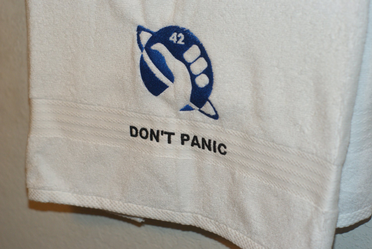 Hitchikers Guide To The Galaxy Towel Don't Panic 42