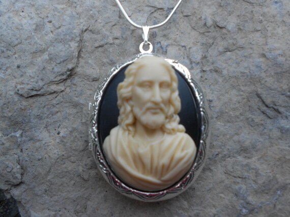 Jesus Cameo Locket High Quality Weddings Photos