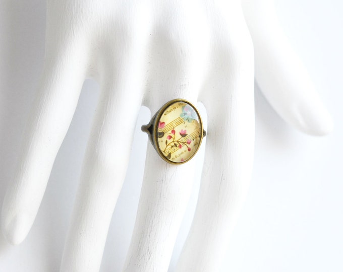 MELODY Oval ring brass and glass with music in retro and vintage style, Ring size: 6.5 in (USA) / 13,5 (Italy) / 17 (Russia)