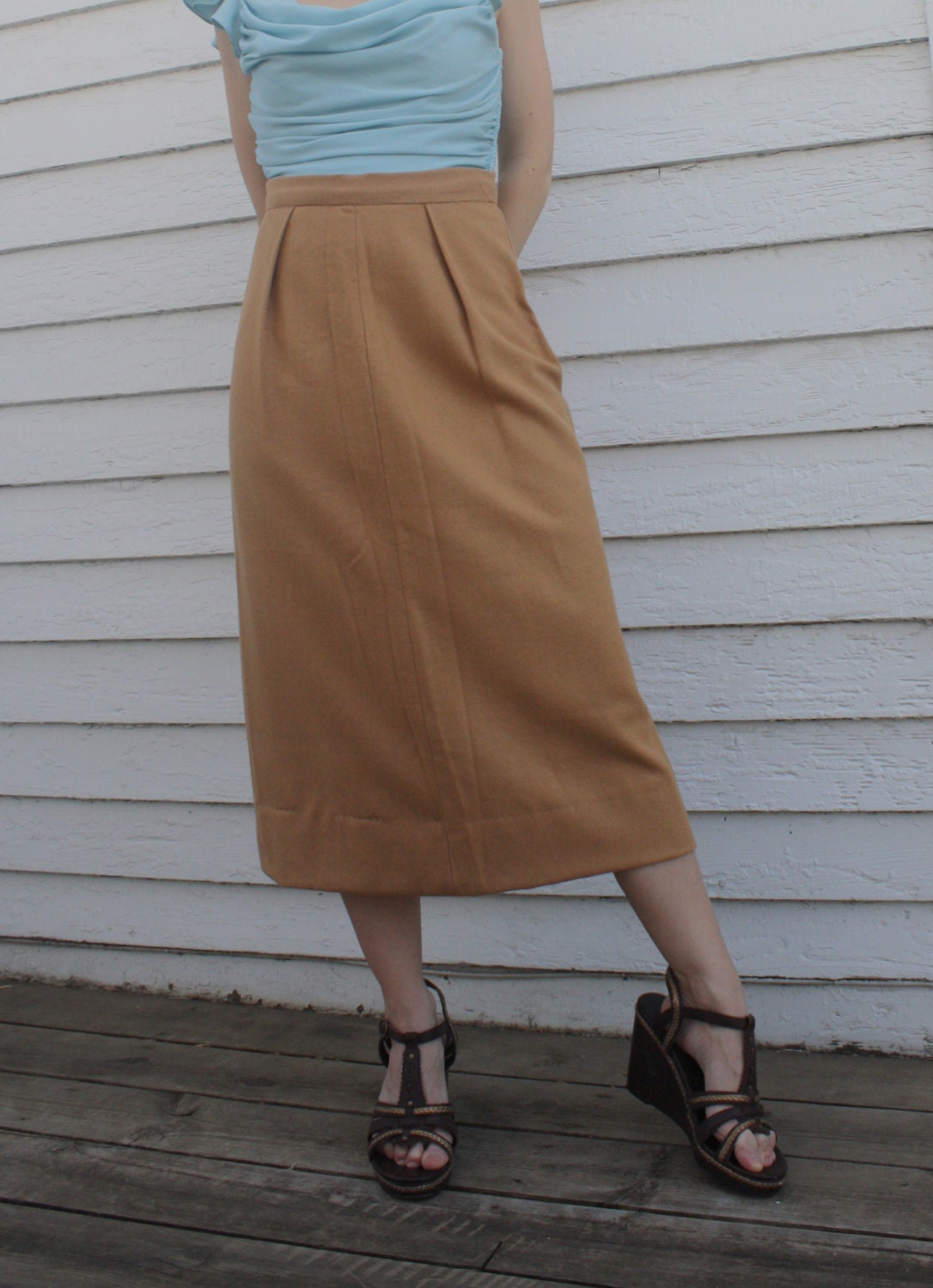 tan pencil skirt outfits