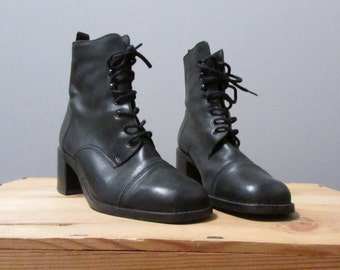 lace up black leather round toe thick heel vintage 90s boots - seven 7