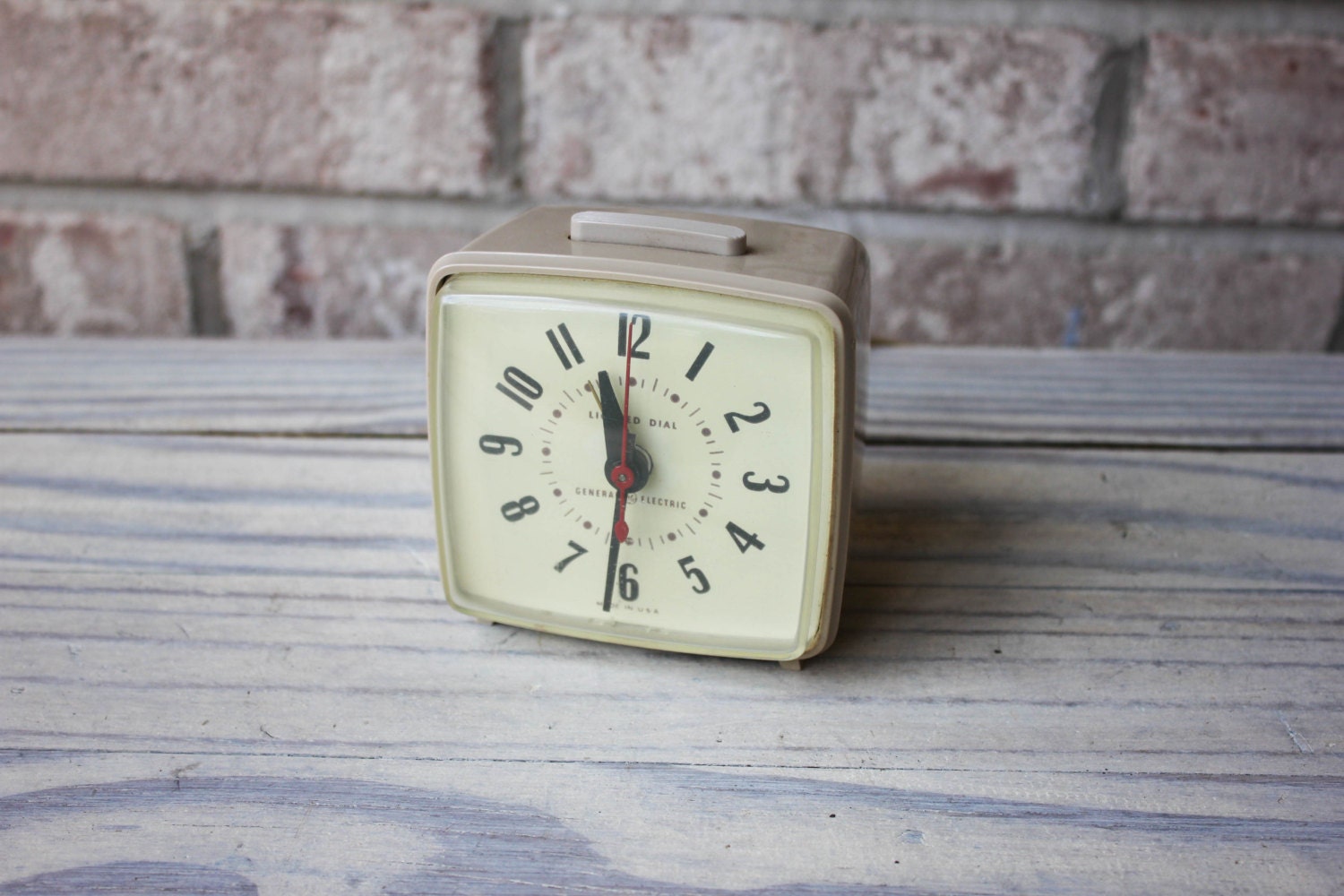 General Electric vintage bedside clock alarm clock working